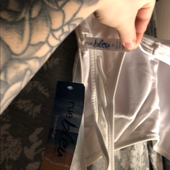 Bathing suit - Picture 3 of 4